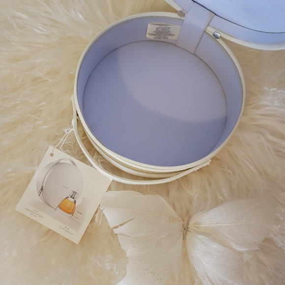 🤍Vera Wang Vanity Case🤍 - Picture 10 of 12